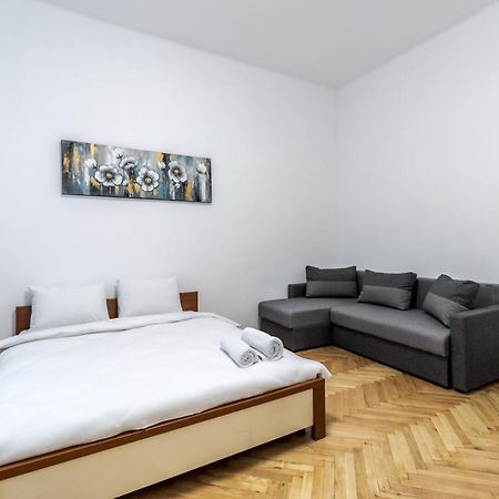 City Shalom Apartment Lviv Bagian luar foto