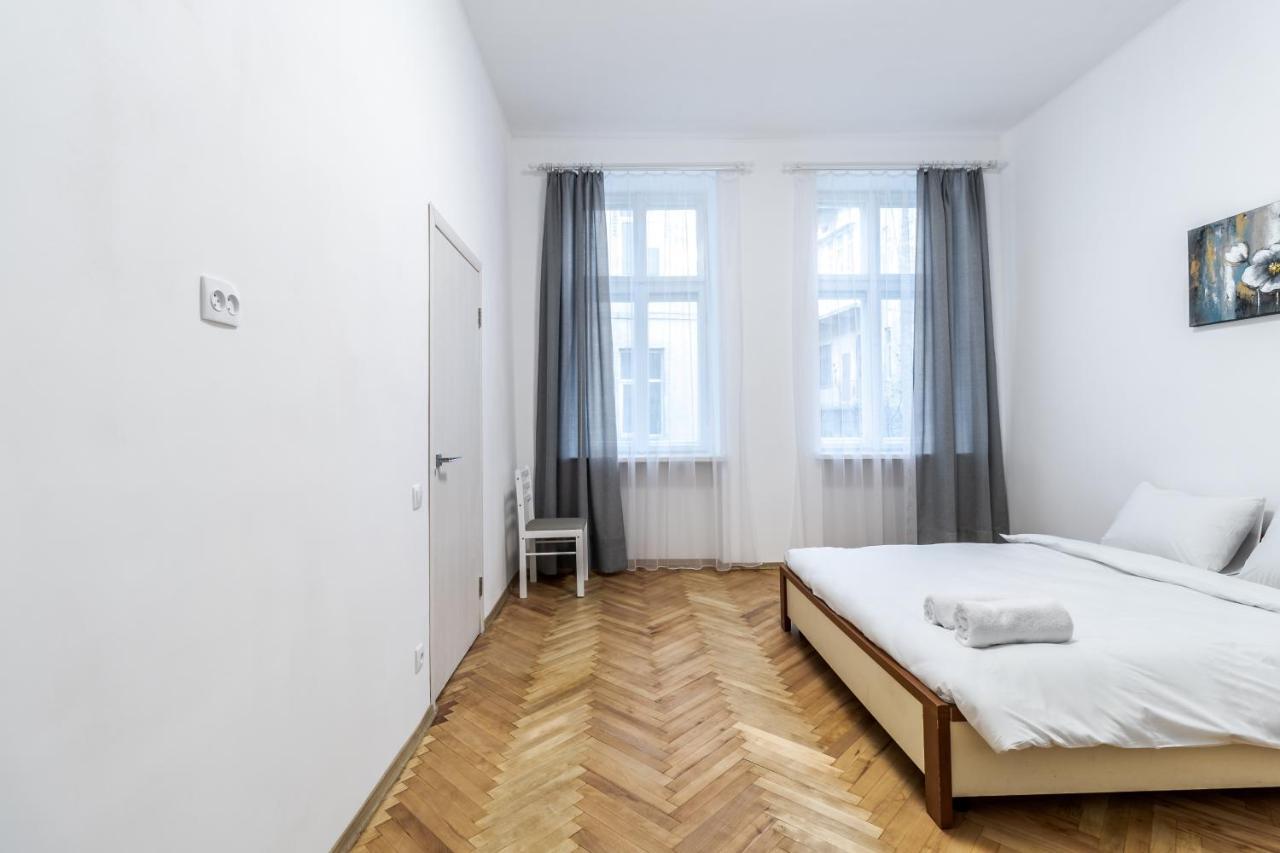 City Shalom Apartment Lviv Bagian luar foto