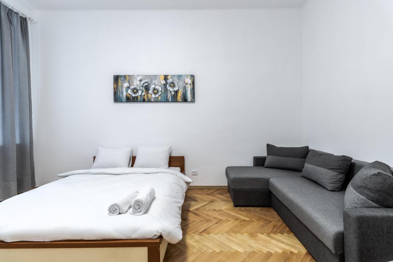 City Shalom Apartment Lviv Bagian luar foto