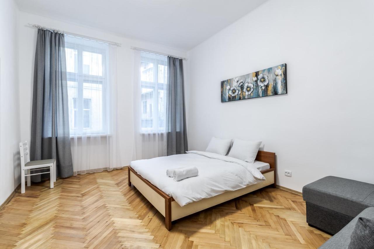 City Shalom Apartment Lviv Bagian luar foto