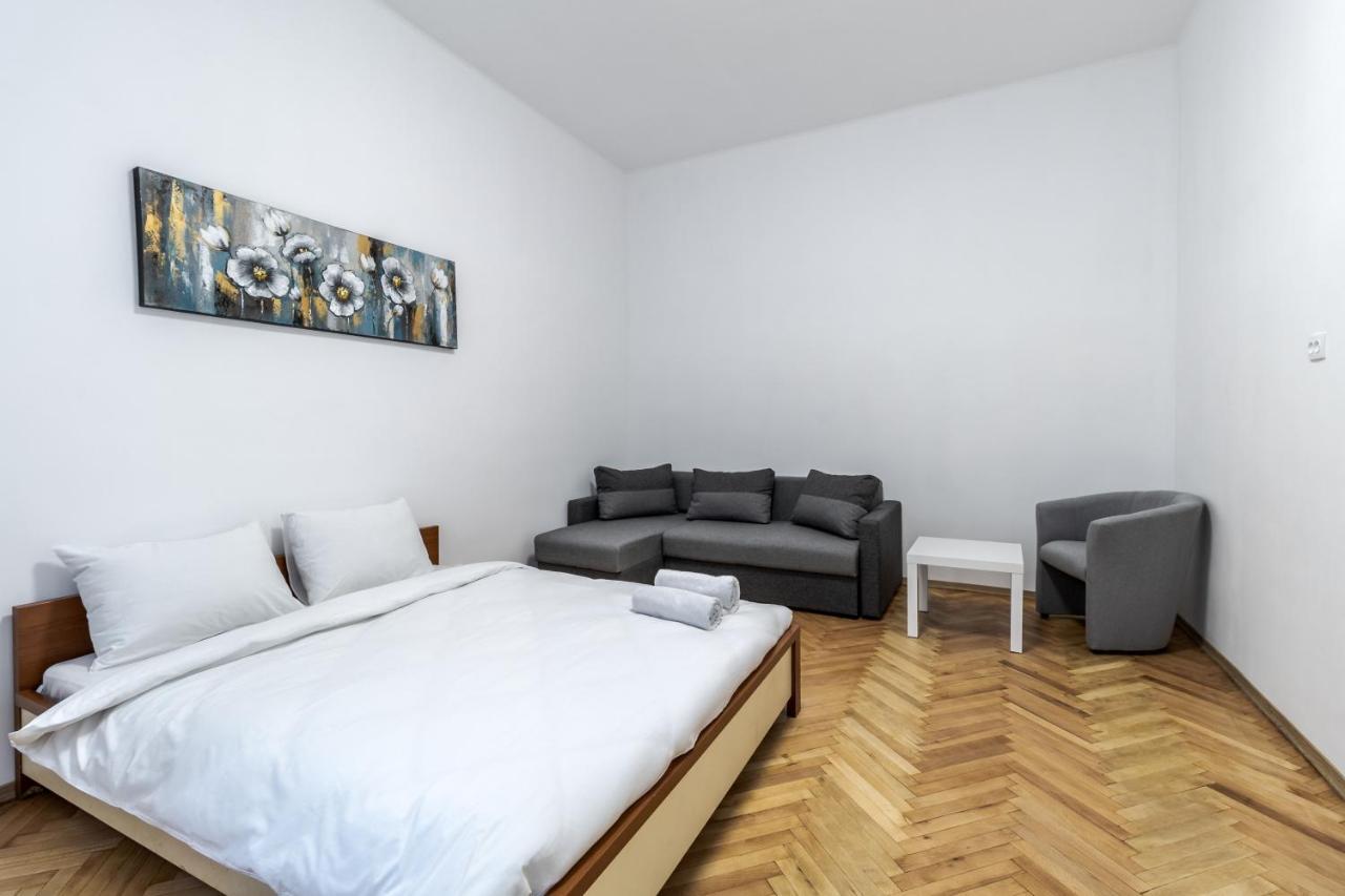 City Shalom Apartment Lviv Bagian luar foto