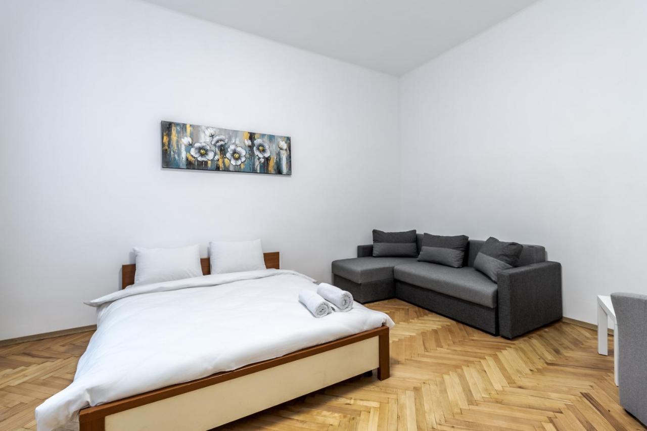 City Shalom Apartment Lviv Bagian luar foto