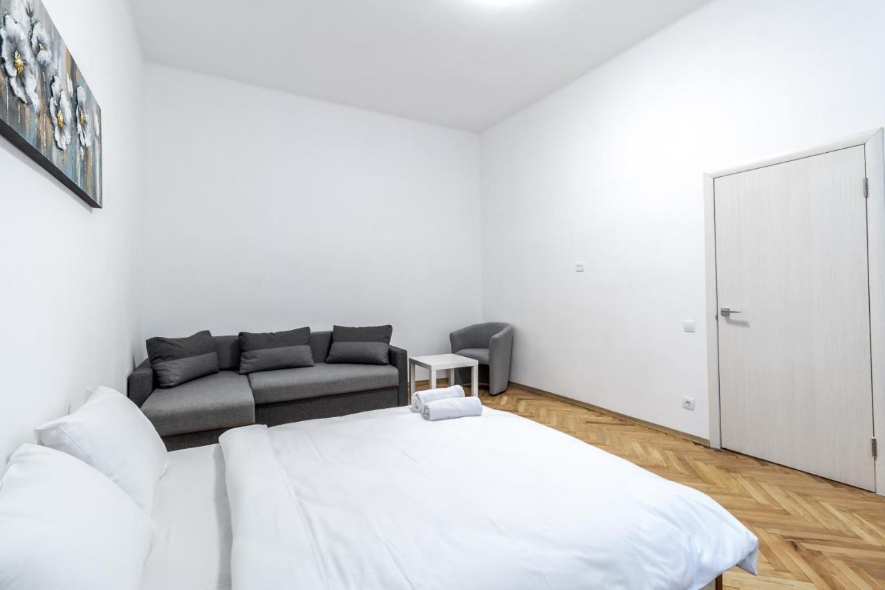 City Shalom Apartment Lviv Bagian luar foto